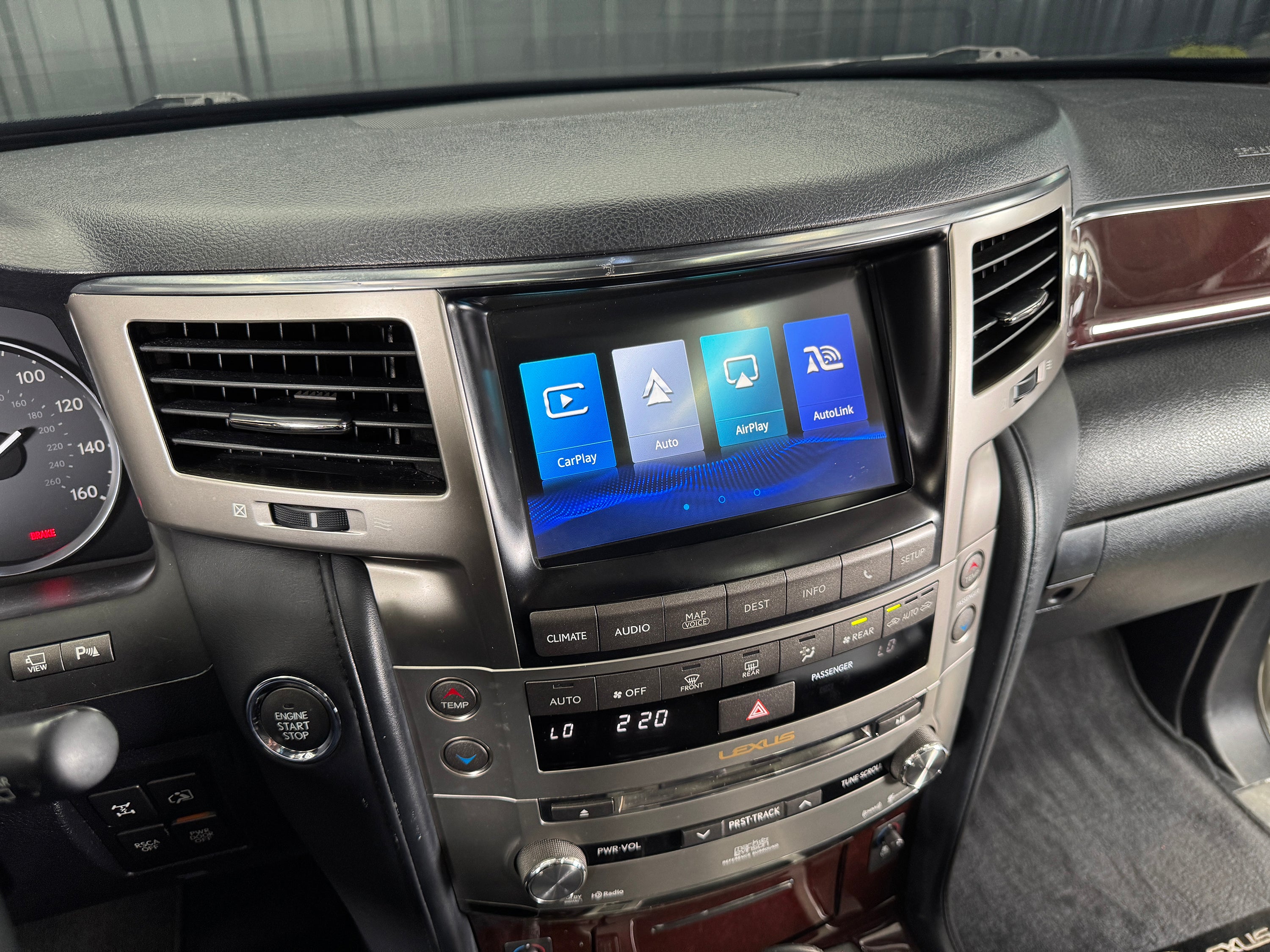 Lexus LX570 (2013-2015) / Toyota LC200 (2012-2015) CarPlay + Android Auto Interface